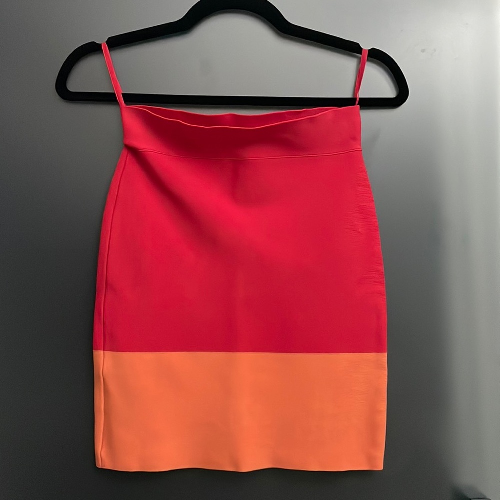 BCBGMAXAZRIA Power skirt. Color: red/orange. Size XS